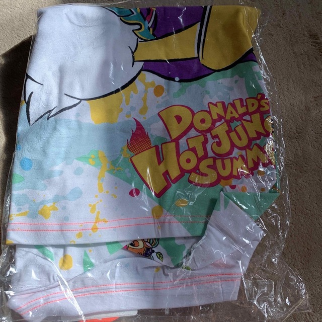 Disney(ディズニー)のディズニー　ホットジャングルサマー　ドナルドTシャツ レディースのトップス(Tシャツ(半袖/袖なし))の商品写真