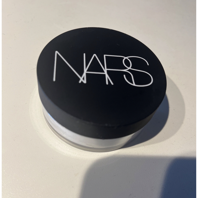 NARS(ナーズ)のNARS ナーズ　ライトリフレクティングセッティングパウダー　ルース　美品 コスメ/美容のベースメイク/化粧品(フェイスパウダー)の商品写真