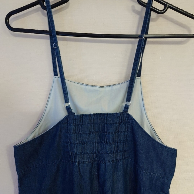 GU(ジーユー)の女の子　150　サロペット　デニム キッズ/ベビー/マタニティのキッズ服女の子用(90cm~)(パンツ/スパッツ)の商品写真