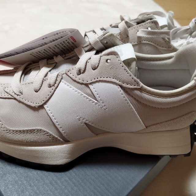 New Balance(ニューバランス)の【新品未使用】new balance U327EE レディースの靴/シューズ(スニーカー)の商品写真
