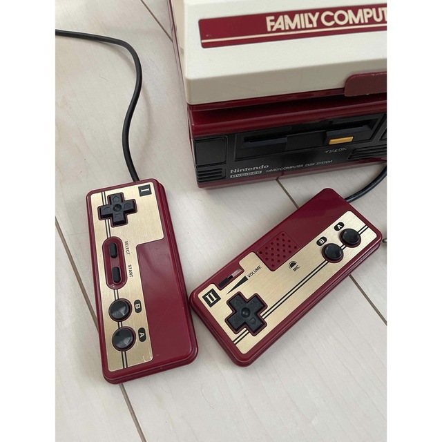 ファミリーコンピュータ(ファミリーコンピュータ)のこーいち様 エンタメ/ホビーのゲームソフト/ゲーム機本体(家庭用ゲーム機本体)の商品写真