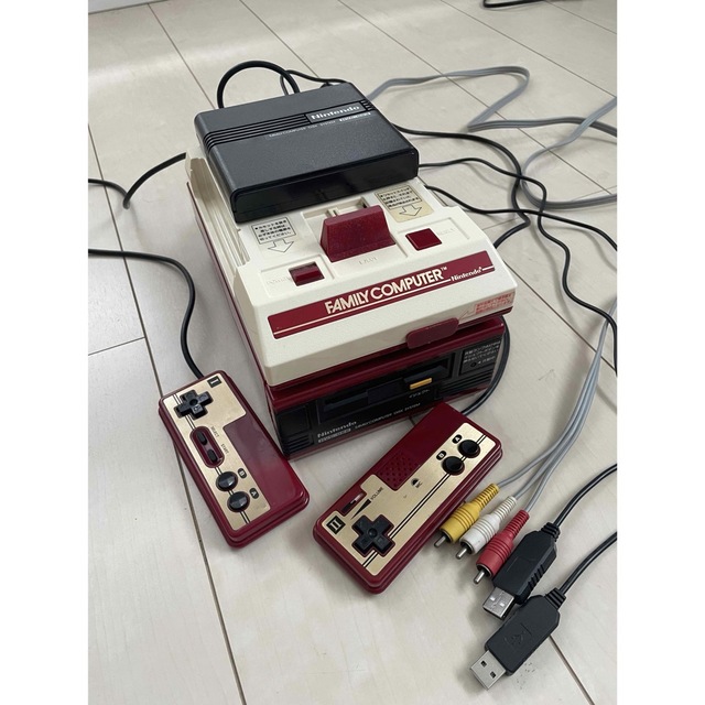 ファミリーコンピュータ(ファミリーコンピュータ)のこーいち様 エンタメ/ホビーのゲームソフト/ゲーム機本体(家庭用ゲーム機本体)の商品写真