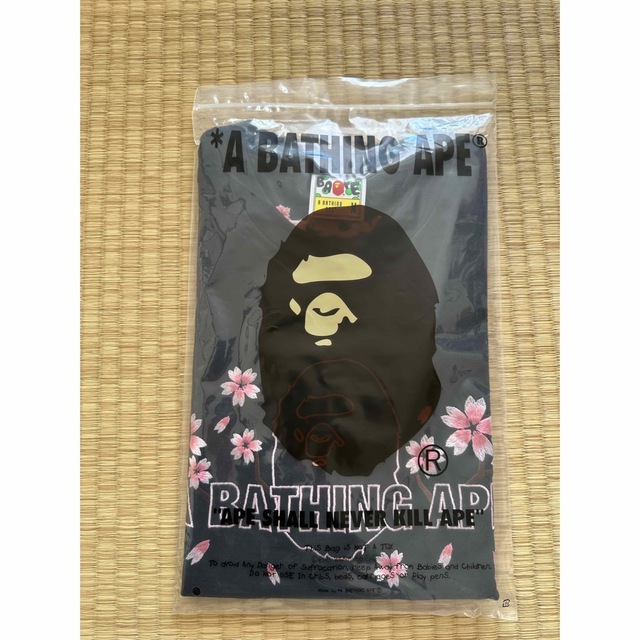 A BATHING APE(アベイシングエイプ)のSAKURA A BATHING APE® TEE メンズのトップス(Tシャツ/カットソー(半袖/袖なし))の商品写真