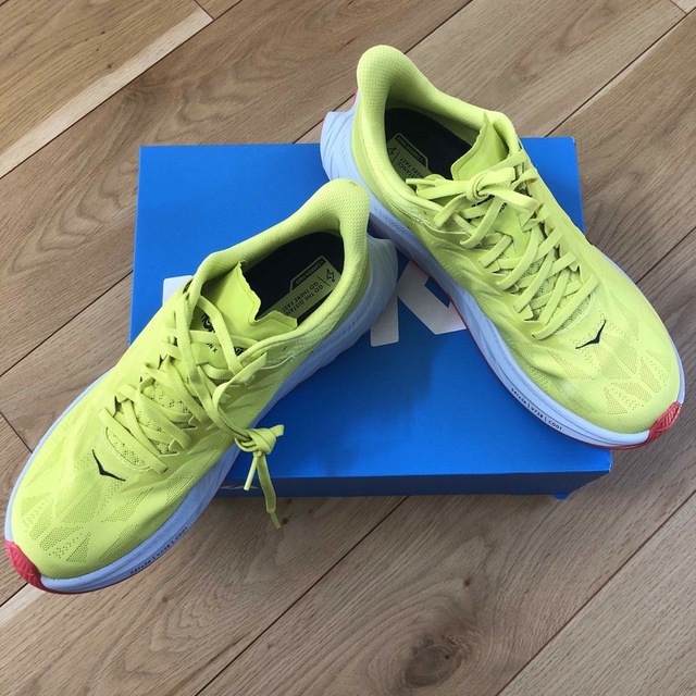 HOKA ONE ONE(ホカオネオネ)の未使用　ホカオネオネ　カーボンX2   27 スポーツ/アウトドアのランニング(シューズ)の商品写真