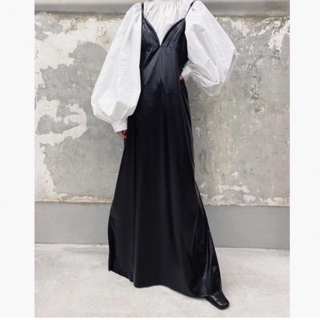 Her Praha / dress onepiece litmus | angeloawards.com