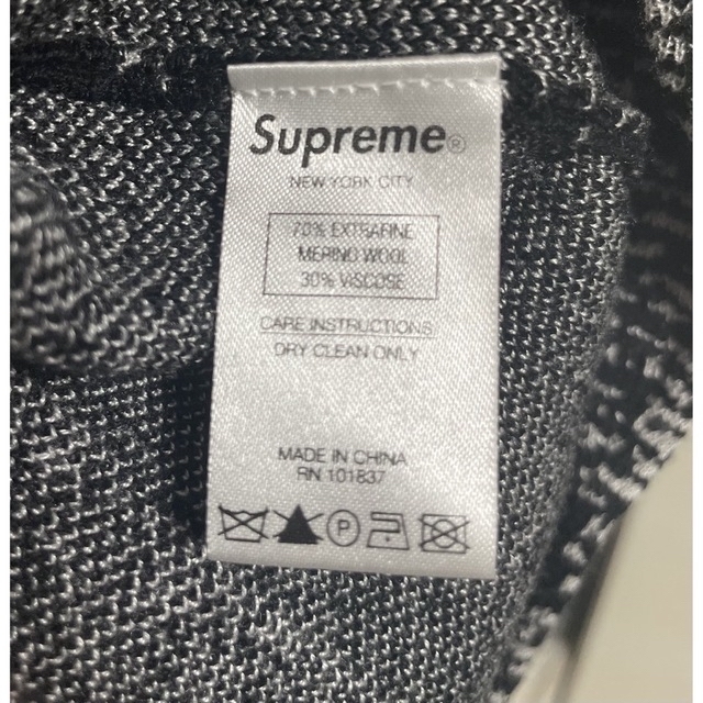 Supreme 18FW Newsprint Sweater