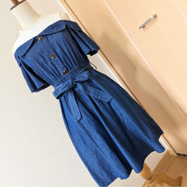 Sue オフショルデニムワンピース キッズ/ベビー/マタニティのキッズ服女の子用(90cm~)(ワンピース)の商品写真