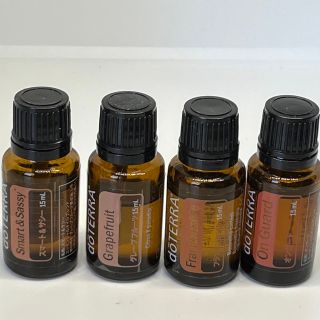 ドテラ(doTERRA)の訳あり格安4本！ドテラ エッセンシャルオイル doTERRA アロマオイル(エッセンシャルオイル（精油）)