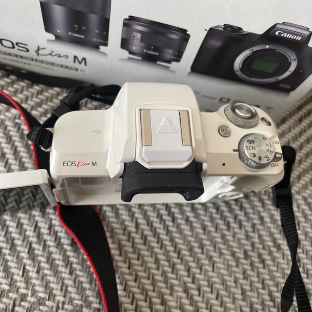 Canon EOS KISS M Wズームキット WH 出品期間3月21日まで | aosacoffee.com