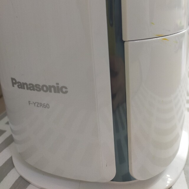 Panasonic(パナソニック)のパナソニック  衣類乾燥除湿機 ホワイト F-YZR60-A スマホ/家電/カメラの生活家電(加湿器/除湿機)の商品写真