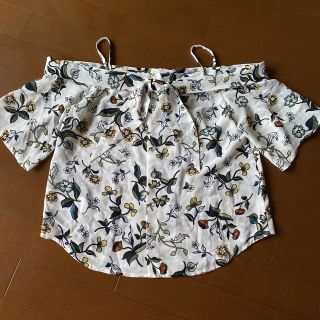 ムルーア(MURUA)のMURUA ムルーア トップス ブラウス フラワー 花柄 Tシャツ シャツ(シャツ/ブラウス(半袖/袖なし))