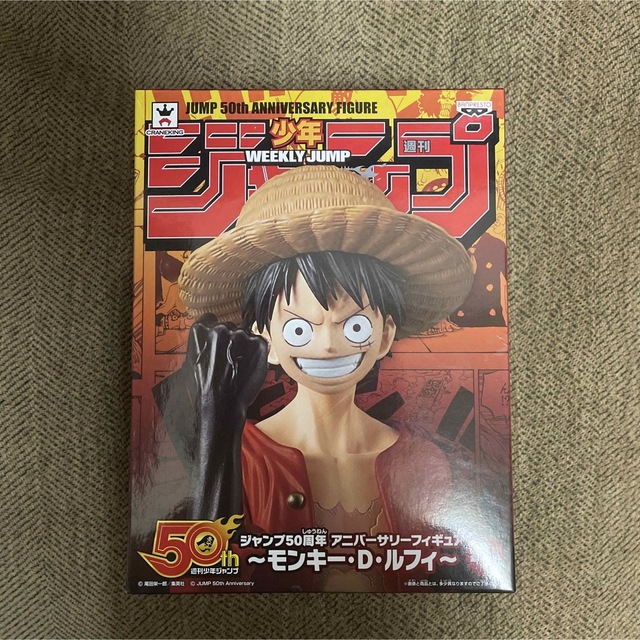 ONE PIECE(ワンピース)のルフィ　週刊少年ジャンプ　50th anniversary フィギュア エンタメ/ホビーのおもちゃ/ぬいぐるみ(キャラクターグッズ)の商品写真