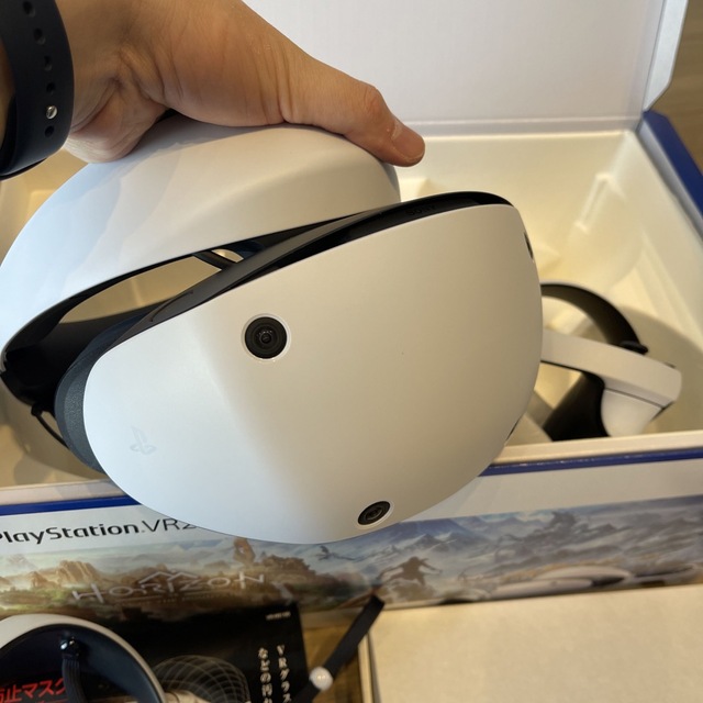 SONY(ソニー)の【使用回数1回】PSVR2＋充電スタンド＋VRマスク エンタメ/ホビーのゲームソフト/ゲーム機本体(家庭用ゲーム機本体)の商品写真