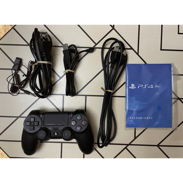 SONY PlayStation4 Pro 本体  CUH-7000BB01 エンタメ/ホビーのゲームソフト/ゲーム機本体(家庭用ゲーム機本体)の商品写真