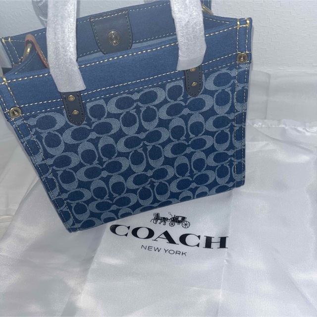 COACH(コーチ)のコーチ COACH トートバッグ フィールド トート 22 シグネチャー デニム レディースのバッグ(ハンドバッグ)の商品写真