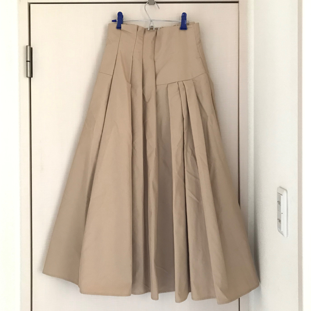 Mila Owen(ミラオーウェン)のミラオーウェン　フレアスカート  ベージュ　ロング レディースのスカート(ロングスカート)の商品写真