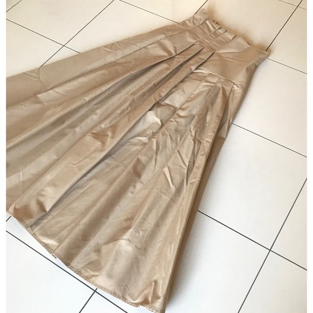 Mila Owen(ミラオーウェン)のミラオーウェン　フレアスカート  ベージュ　ロング レディースのスカート(ロングスカート)の商品写真