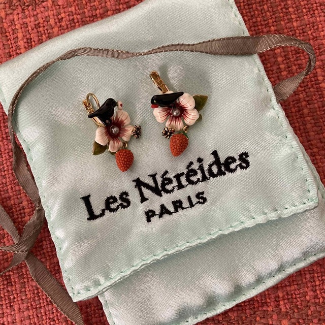 Les Nereides  レネレイド　小鳥と花とイチゴのピアス  ポーチ付き