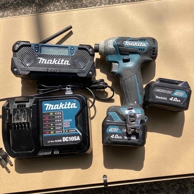 Makita(マキタ)のマキタ　10.8v  インパクトドライバー　ラジオ　ライト スポーツ/アウトドアの自転車(工具/メンテナンス)の商品写真