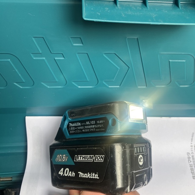 Makita(マキタ)のマキタ　10.8v  インパクトドライバー　ラジオ　ライト スポーツ/アウトドアの自転車(工具/メンテナンス)の商品写真