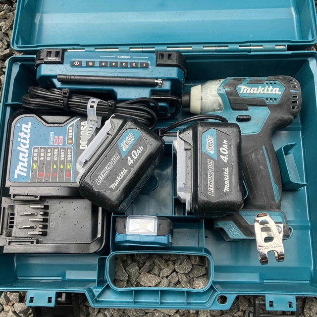 Makita(マキタ)のマキタ　10.8v  インパクトドライバー　ラジオ　ライト スポーツ/アウトドアの自転車(工具/メンテナンス)の商品写真