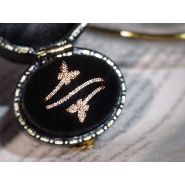 蝶々モチーフ　天然ダイヤモンド付きリングk18 レディースのアクセサリー(リング(指輪))の商品写真