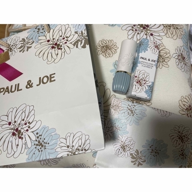 PAUL & JOE(ポールアンドジョー)の専用！ポール&ジョー　リップスティックケース＋本体＋ラッピング　N01 コスメ/美容のベースメイク/化粧品(口紅)の商品写真