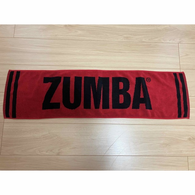 Zumba(ズンバ)のズンバ　タオル/ 赤＊黒 スポーツ/アウトドアのトレーニング/エクササイズ(トレーニング用品)の商品写真