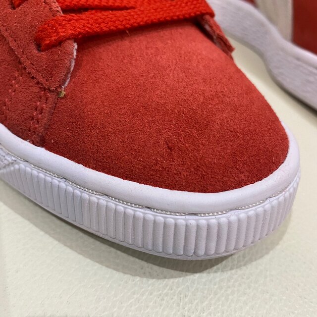 PUMA(プーマ)の新品　PUMA プーマ スウェード ミッド XXI  レッド　22.5cm レディースの靴/シューズ(スニーカー)の商品写真