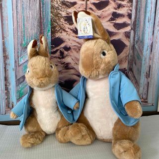 ピーターラビット(PETER RABBIT（TM）)のピーターラビットラージとミディアムぬいぐるみ2点セット！(キャラクターグッズ)