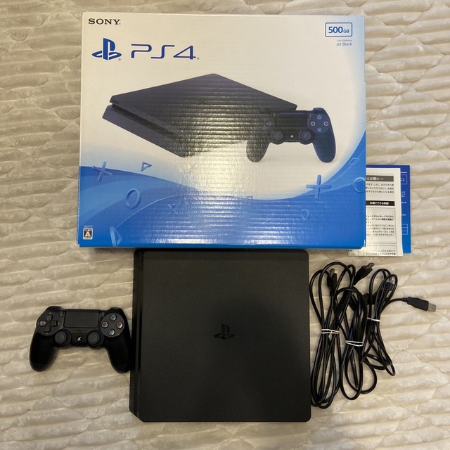 SONY(ソニー)のPS4本体CUH-2000A Jet Black 500GB(箱付き) エンタメ/ホビーのゲームソフト/ゲーム機本体(家庭用ゲーム機本体)の商品写真