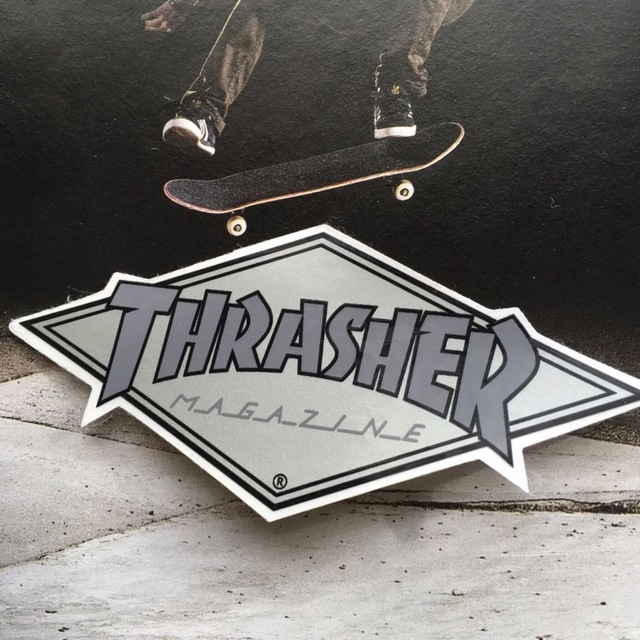 THRASHER(スラッシャー)のTHRASHERスラッシャーマガジンUS限定ダイヤロゴステッカーラスト２ スポーツ/アウトドアのスポーツ/アウトドア その他(スケートボード)の商品写真