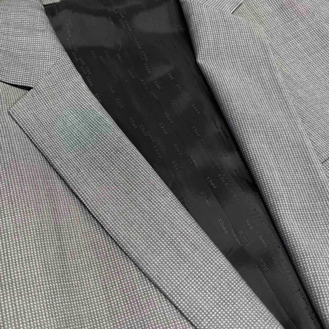 HUGO BOSS(ヒューゴボス)の専用【極美品】HUGO BOSS グレー　チェック　スーツ　セット　XL 赤タグ メンズのスーツ(セットアップ)の商品写真