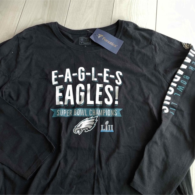 EAGLES NFL Fanatics イーグルス　カレッジロゴ　古着 メンズのトップス(Tシャツ/カットソー(七分/長袖))の商品写真