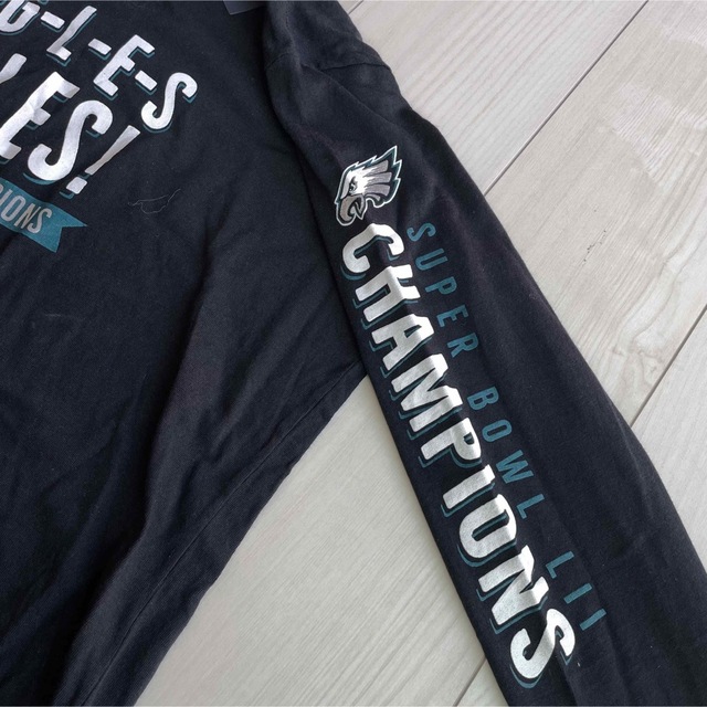 EAGLES NFL Fanatics イーグルス　カレッジロゴ　古着 メンズのトップス(Tシャツ/カットソー(七分/長袖))の商品写真