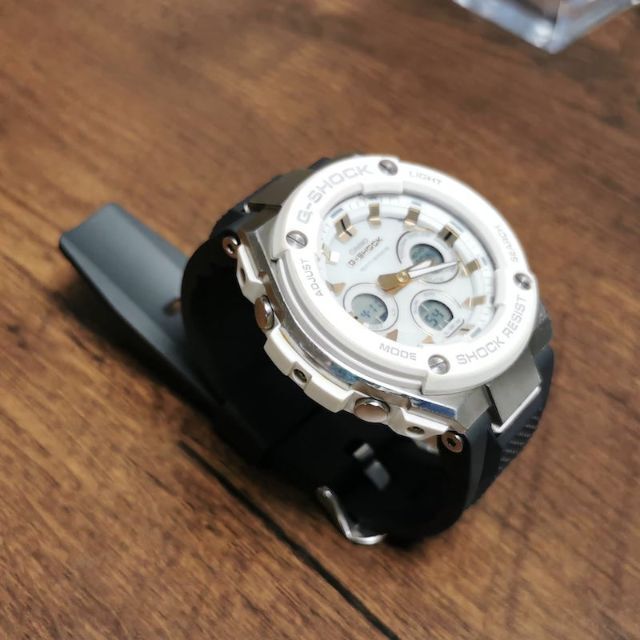 未使用品【CASIO/G-SHOCK】電波ソーラー メンズ腕時計GST-W130