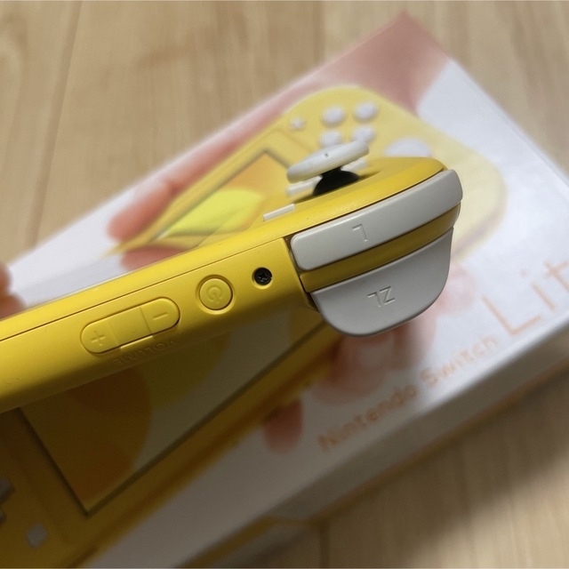 Nintendo Switch Lite イエロー エンタメ/ホビーのゲームソフト/ゲーム機本体(家庭用ゲーム機本体)の商品写真