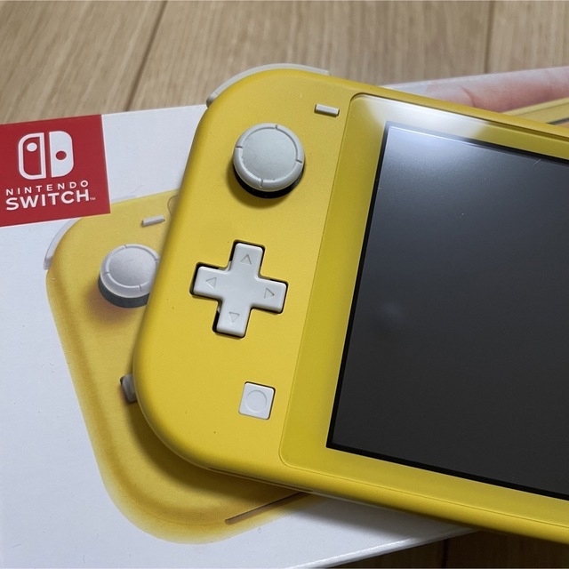 Nintendo Switch Lite イエロー エンタメ/ホビーのゲームソフト/ゲーム機本体(家庭用ゲーム機本体)の商品写真