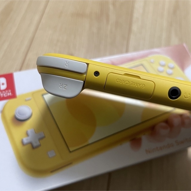 Nintendo Switch Lite イエロー エンタメ/ホビーのゲームソフト/ゲーム機本体(家庭用ゲーム機本体)の商品写真