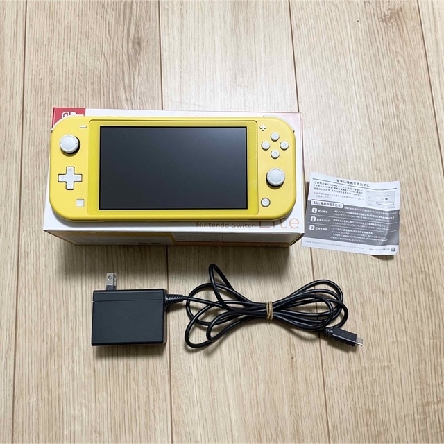 Nintendo Switch Lite イエロー エンタメ/ホビーのゲームソフト/ゲーム機本体(家庭用ゲーム機本体)の商品写真