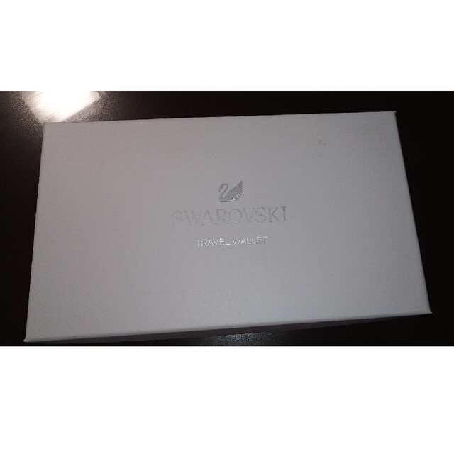 SWAROVSKI(スワロフスキー)のSWAROVSKI スワロフスキー　トラベルウォレット　オフホワイト　ベージュ レディースのファッション小物(財布)の商品写真