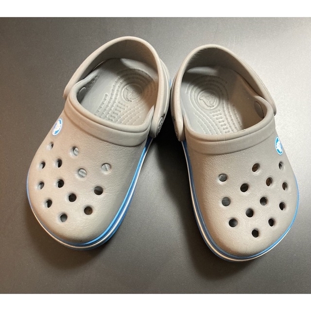 crocs(クロックス)の［squareさま専用］クロックスサンダル＆ベスト　 キッズ/ベビー/マタニティのベビー靴/シューズ(~14cm)(サンダル)の商品写真