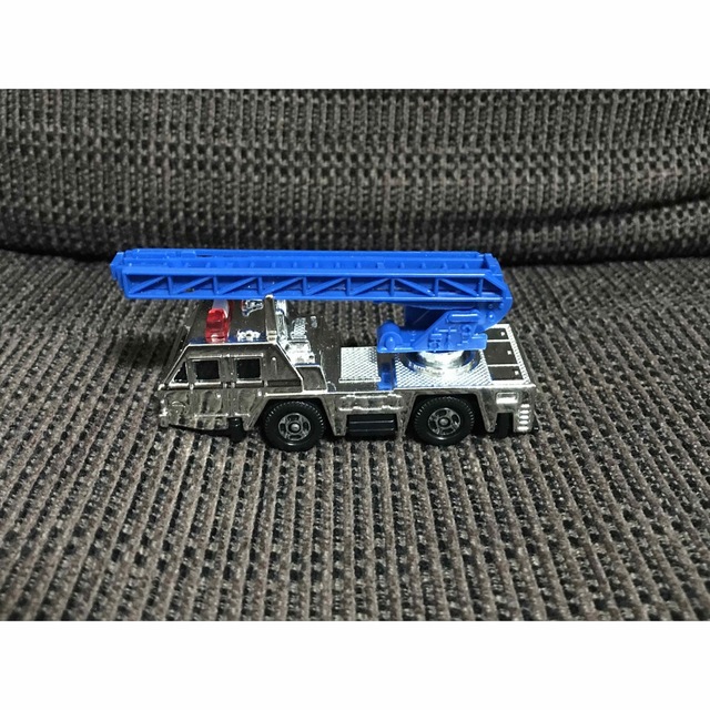 トミカ No.22 ディーゼル ハシゴ付消防車 銀メッキ (日本製