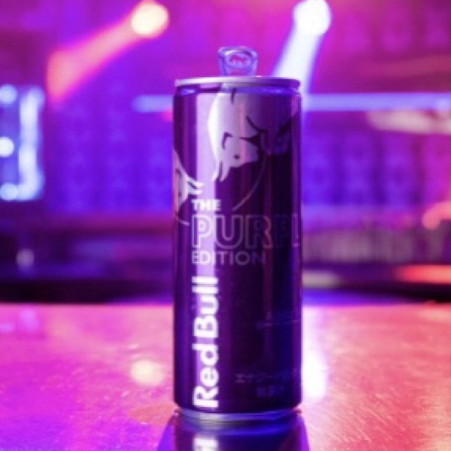 Red Bull(レッドブル)の★新品2ケース48缶！紫のレッドブル　パープルエディション※セール価格 食品/飲料/酒の飲料(ソフトドリンク)の商品写真