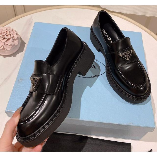 PRADA プラダ ブラッシュドレザー ローファー