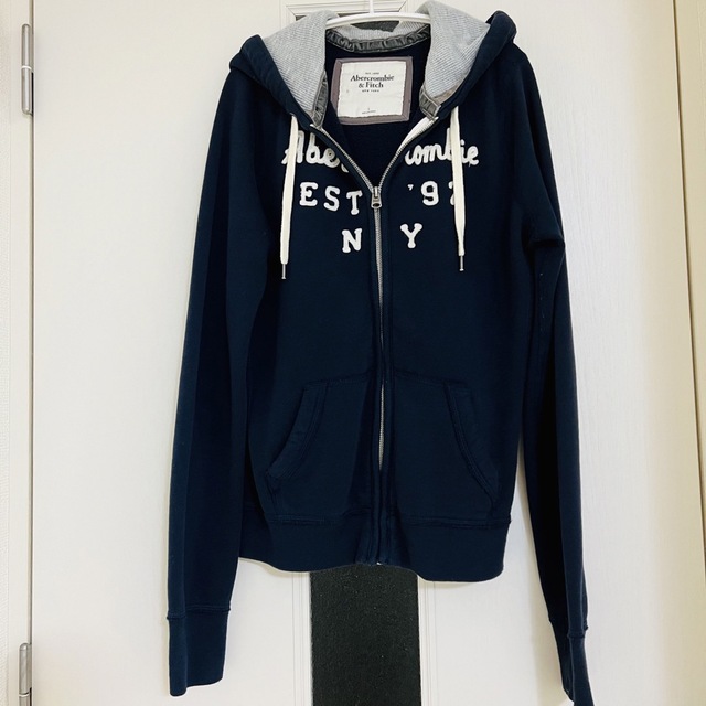 Abercrombie&Fitch(アバクロンビーアンドフィッチ)のAbercrombie & Fitch パーカー ネイビー レディースのトップス(パーカー)の商品写真