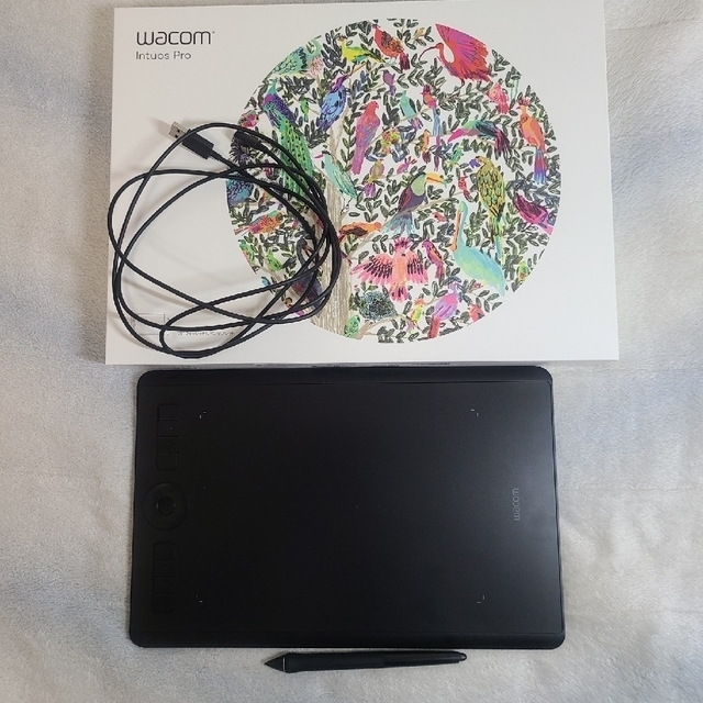 Wacom(ワコム)のwacom intuos pro medium　板タブ　PTH-660/K0 スマホ/家電/カメラのPC/タブレット(タブレット)の商品写真