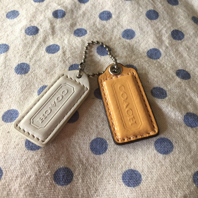 COACH(コーチ)のコーチ  チャーム  2個組  no.2  保存袋  R-26 レディースのファッション小物(キーホルダー)の商品写真