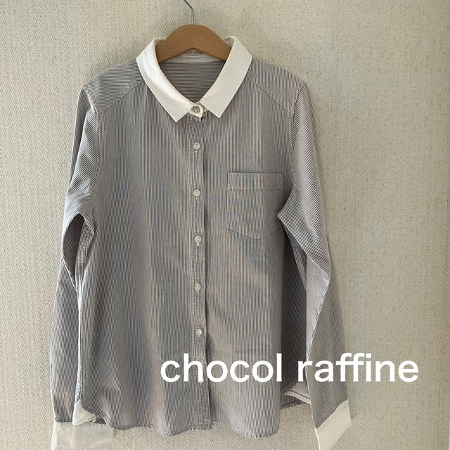 chocol raffine(ショコラフィネ)のchocol raffine ストライプ シャツ 袖 ロールアップ 襟 袖口 白 レディースのトップス(シャツ/ブラウス(長袖/七分))の商品写真