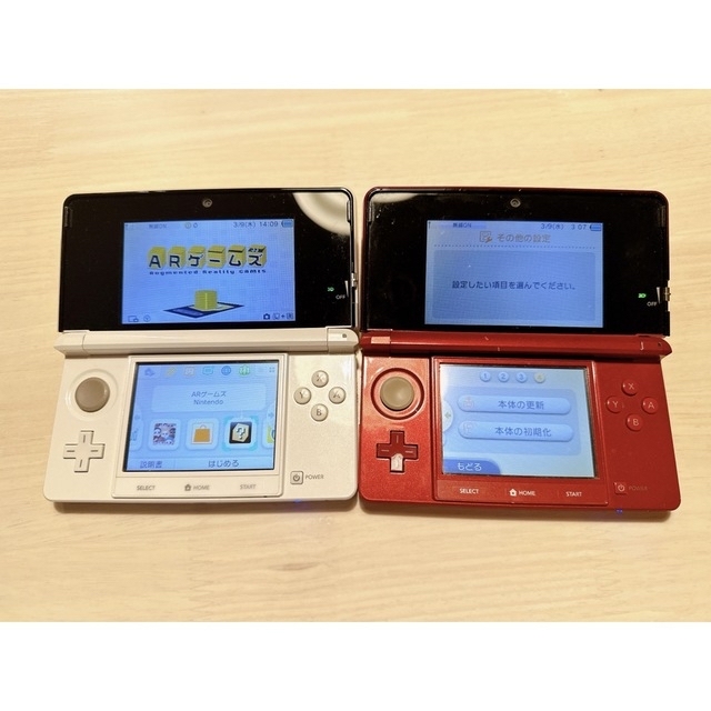 任天堂(ニンテンドウ)のニンテンドー　3DS アイスホワイト　フレアレッド　セット エンタメ/ホビーのゲームソフト/ゲーム機本体(携帯用ゲーム機本体)の商品写真